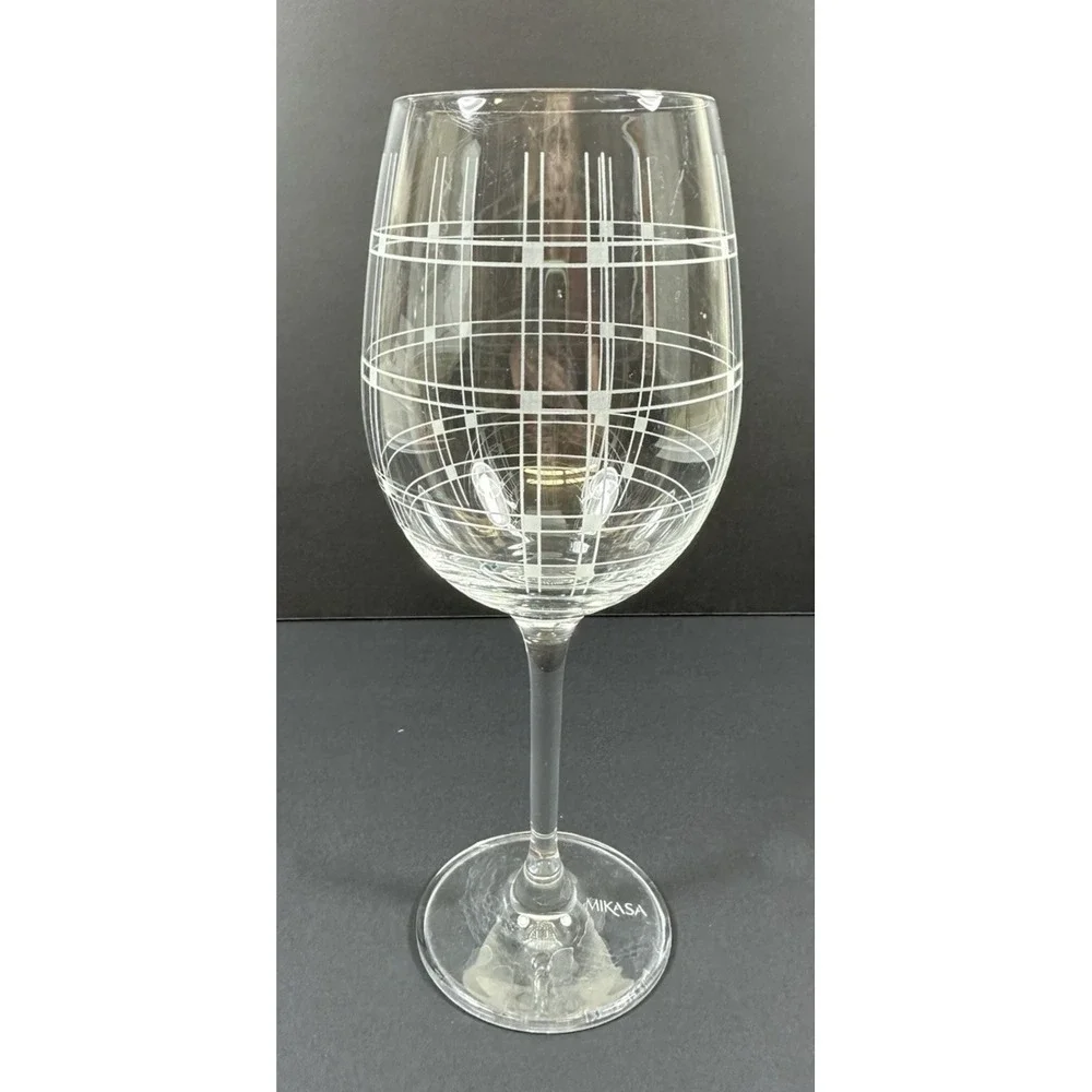 Mikasa Expressions Geometric Square Wine Glass Crystal Plaid 8 3/4